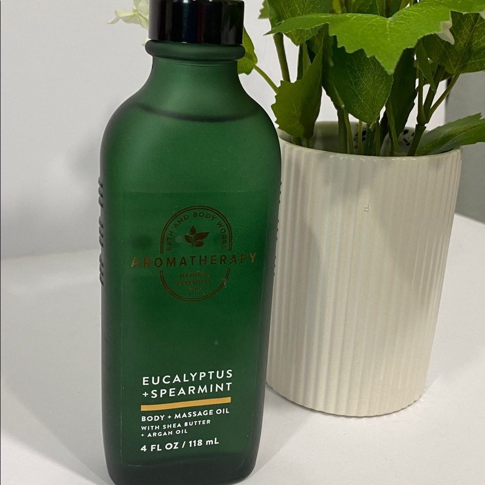 Bath & Body Works Aromatherapy “Eucalyptus + Spearmint” Body & Massage Oil